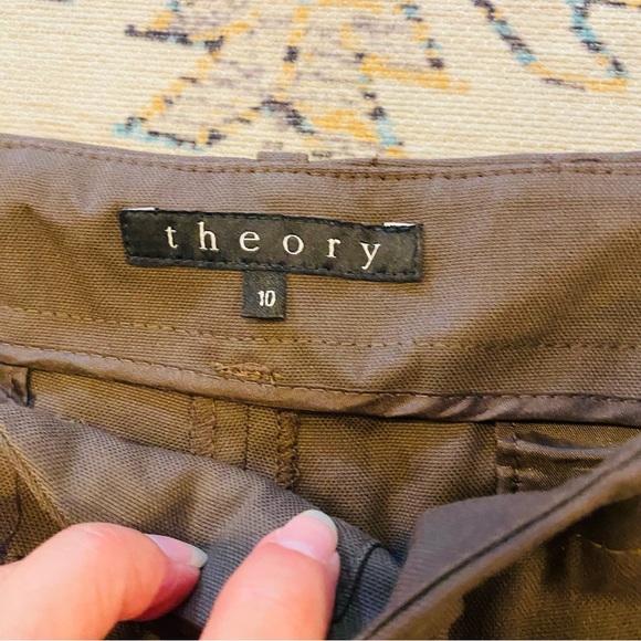 ⭐️ THEORY NWT Clinton Brown Knee Length Shorts - Picture 6 of 6
